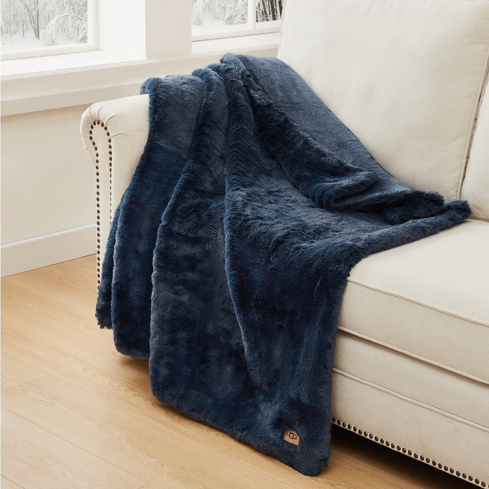UGG Indigo Euphoria Throw 🎀New and in original packaging.🎀